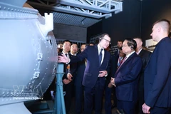 Le Premier ministre Pham Minh Chinh visite le Musée « Atom » à Moscou. Photo: VNA