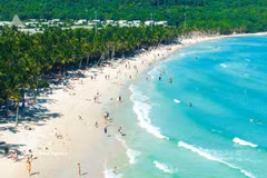 Les localités côtières comme Phu Quoc et Da Nang se placent en tête de la vague touristique de l'été 2026. Photo: VNA