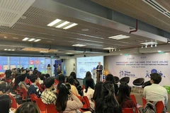 Lancement du programme "ThinkB4UClick". Photo: VNA