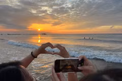 Lever du soleil sur une plage de Mui Ne. Photo: VNA