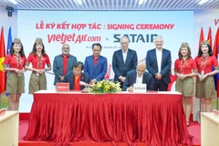 Signature de l'accord de coopération entre Vietjet et Satair. Photo: VNA