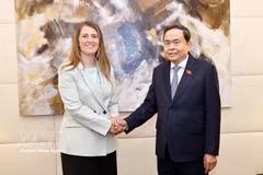 Le président de l'Assemblée nationale, Tran Thanh Man rencontre la présidente du Groupe d'amitié parlementaire Italie-Vietnam, Chiara Gribaudo. Photo: VNA