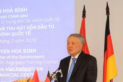 Le vice-Premier ministre permanent Nguyen Hoa Binh s'exprime à la cérémonie d'ouverture du programme de formation IFCR03. Photo: VNA