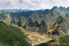 Le haut plateau karstique de Dông Van sacré « Meilleure destination culturelle régionale en Asie 2025 »