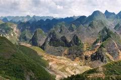 Le haut plateau karstique de Dông Van sacré « Meilleure destination culturelle régionale en Asie 2025 »