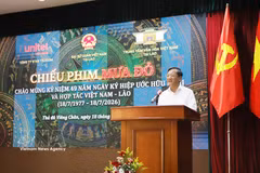 L'ambassadeur du Vietnam au Laos Nguyen Minh Tam s'exprime . Photo: VNA