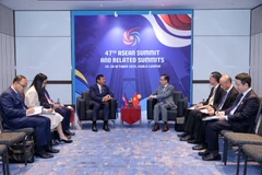 le ministre des Affaires étrangères, Lê Hoài Trung (droite) rencontre le vice-Premier ministre et ministre cambodgien des AE et de la Coopération internationale, Prak Sokhonn. Photo: VNA