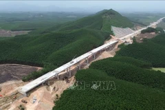 Le ministère de la Construction prévoit de mettre en service 208 km d’autoroutes d’ici le 19 août. Photo: VNA