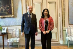 La vice-ministre des Affaires étrangères, Lê Thi Thu Hang et le secrétaire d'État aux Affaires étrangères, Dag Hartelius. Photo: VNA