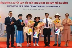 Cérémonie d'acceuil des passagers du vol TR314 de la compagnie aérienne Scoot Airlines à Da Nang. Photo: VNA