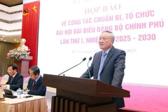 Le vice-Premier ministre permanent, Nguyên Hoa Binh, préside la conférence de presse sur les préparatifs du 1er Congrès de l’organisation du Parti au sein du Gouvernement pour le mandat 2025-2030. Photo: VNA