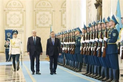 Cérémonie d’accueil en l’honneur du secrétaire général du PCV Tô Lâm au Kazakhstan. Photo: VNA