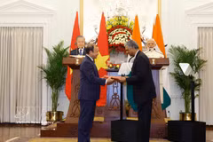 Le secrétaire général du Parti communiste du Vietnam (PCV) et président de la République To Lam et le Premier ministre indien Nerandra Modi assistent à la cérémonie de signature des accords de coopération. Photo: VNA