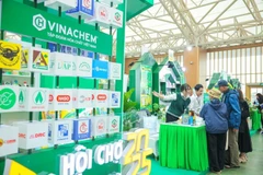 Avec plus de 3 000 stands nationaux et internationaux, la Foire d’Automne 2025 réunit des entreprises de 34 pays, illustrant le dynamisme et l’ouverture de l’économie vietnamienne. Photo: VNA