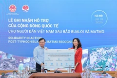 Le vice-ministre de l'Agriculture et e l'Environnement Nguyên Hoàng Hiêp et Pauline Tamesis, coordonnatrice résidente des Nations Unies au Vietnam. Photo: VNA