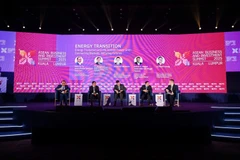 Table ronde intitulée "La transition énergétique et le réseau électrique de l'ASEAN – Connecter les marchés, assurer l'avenir". Photo: PetroTimes