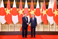 Le président de l’Assemblée nationale Trân Thanh Mân (droite) et le Premier ministre japonais Ishiba Shigeru. Photo: VNA
