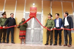 Lors de la cérémonie d'inauguration d'un nouveau foyer caritatif pour une famille défavorisée du district de Huong Hoa, province de Quang Tri. Photo : VNA