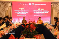 La 4e conférence conjointe pour la période 2022-2027 entre l’Association d’amitié Vietnam-Cambodge et l’Association d’amitié Cambodge-Vietnam. Photo: VNA
