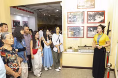 Visiteurs au Musée de la victoire de Dien Bien Phu. Photo: VNA