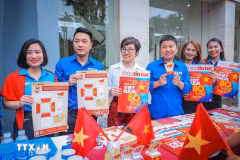 Le journal Tuần Tin tức publie des posters immersifs en l'honneur du 80e anniversaire de la Fête nationale. Photo: VNA