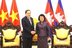Le président de l'Assemblée nationale vietnamienne, Tran Thanh Manh et son homologue camdbodgienne Khuon Sudary. Photo: VNA