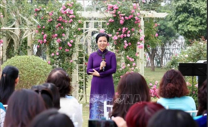 Ngô Phuong Ly, épouse du secrétaire général du Parti Tô Lâm à la rencontre des membres du Cercle des femmes de l'ASEAN à Hanoi. Photo: VNA