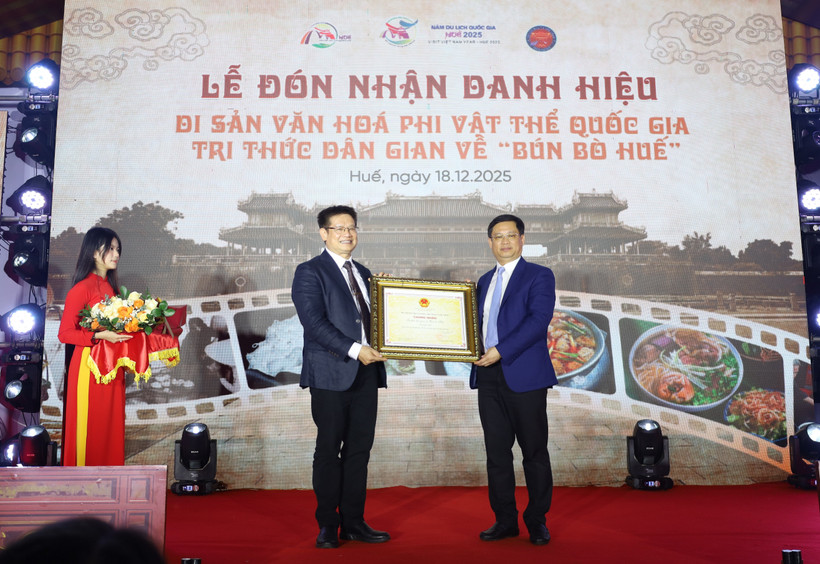 L'annonce officielle de l'inscription du "Bún bò Huế" (la célèbre soupe de nouilles au bœuf de Huê) sur la Liste du patrimoine culturel immatériel national. Photo: baothuathienhue.vn