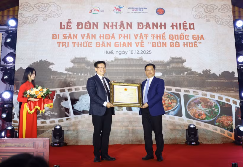 L'annonce officielle de l'inscription du "Bún bò Huế" (la célèbre soupe de nouilles au bœuf de Huê) sur la Liste du patrimoine culturel immatériel national. Photo: baothuathienhue.vn