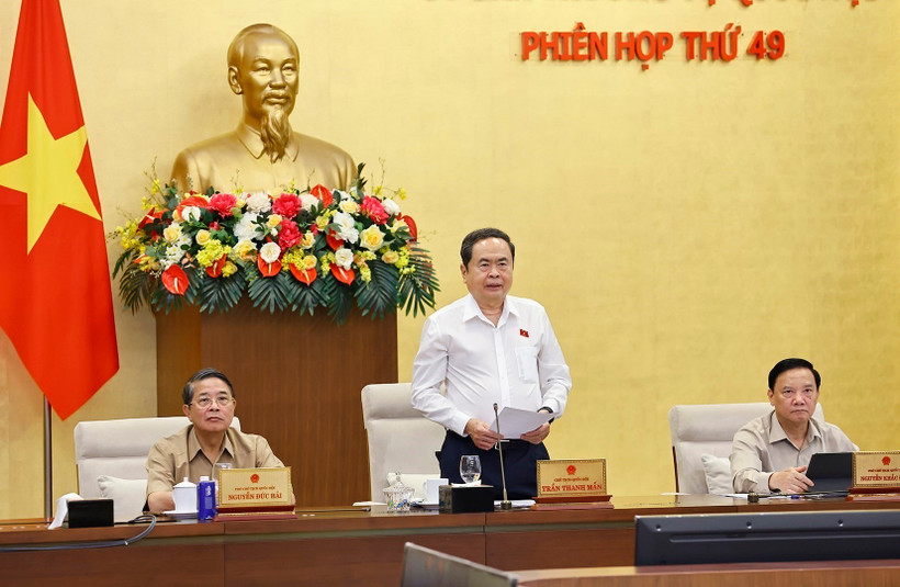 Le président de l'Assemblée nationale Trân Thanh Mân préside la 49e session du Comité permanent. Photo: VNA