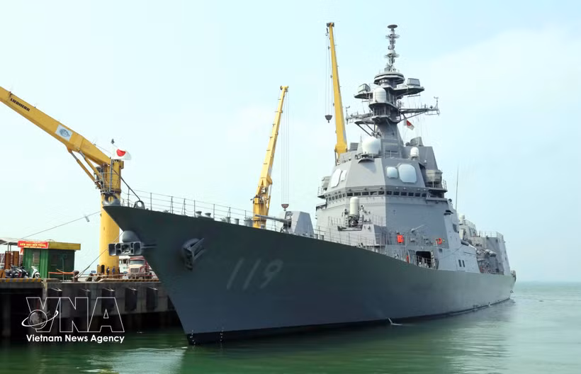 Le destroyer JS Asahi des Forces maritimes d’autodéfense japonaises au port de Tiên Sa, à Da Nang. Photo: VNA