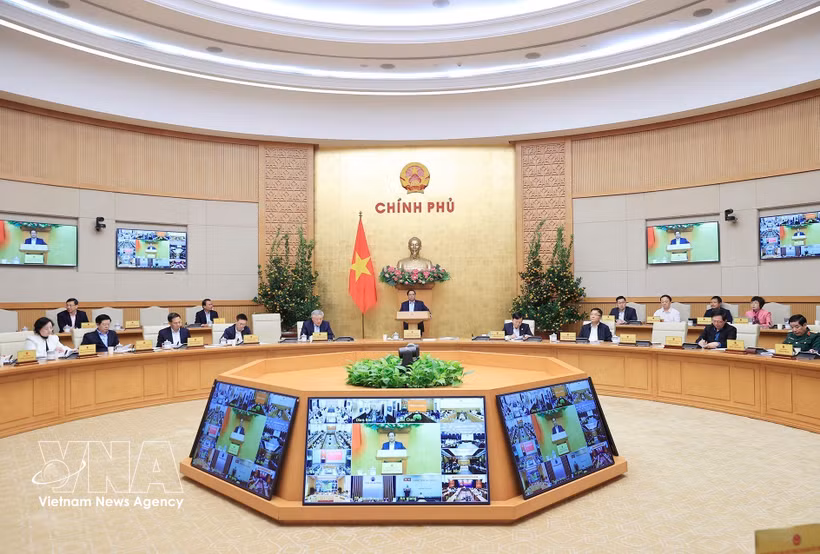Le Premier ministre Pham Minh Chinh préside la réunion périodique du gouvernement de février. Photo: VNA