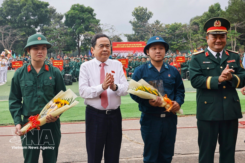 Le président de l'Assemblée nationale, Tran Thanh Man (2e de gauche) à la cérémonie de départ des conscrits de l'année 2026 à Hô Chi Minh-Ville. Photo: VNA