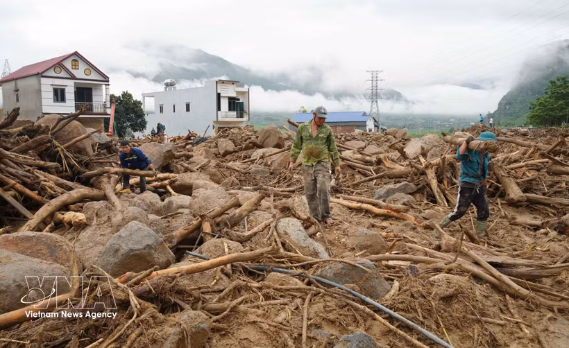 De fortes pluies ayant frappé la province montagneuse de Lai Chau du 15 au 17 juillet ont provoqué des crues soudaines et des glissements de terrain, entraînant d'importantes pertes humaines et matérielles. Photo : VNA