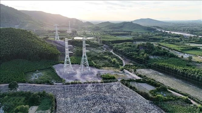 Un tronçon du projet de ligne 500 kV - circuit 3. Photo: VNA