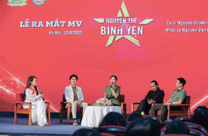 Lancement de la vidéo musicale « Nguyện thề vì bình yên ». Photo: VNA
