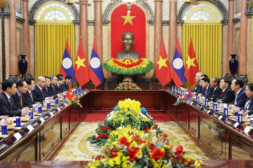 Entrevue entre le président Luong Cuong et le dirigeant lao Thongloun Sisoulith. Photo: VNA