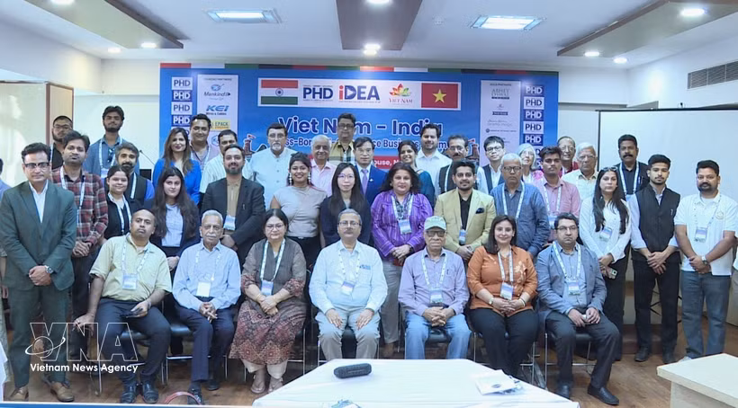 Participants au forum « Commerce électronique transfrontalier Vietnam-Inde » à New Delhi. Photo: VNA