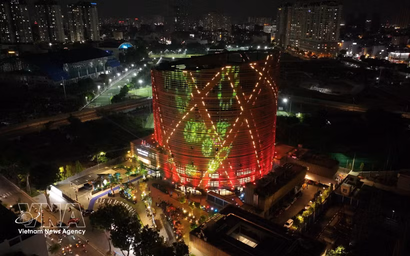 Le cirque polyvalent de Phu Tho devrait devenir un lieu incontournable de la vie nocturne d'Hô Chi Minh-Ville. Photo : VNA