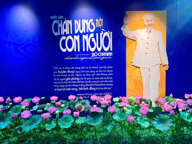 L’exposition thématique « Hô Chi Minh – Portrait d’un homme » s’est ouverte le 28 août au Centre d’exposition du Vietnam à Hanoï. Photo: VNA