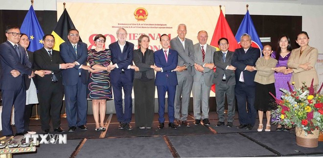 Banquet célébrant le 80ᵉ anniversaire de la Fête nationale du Vietnam à Bruxelles. Photo: VNA