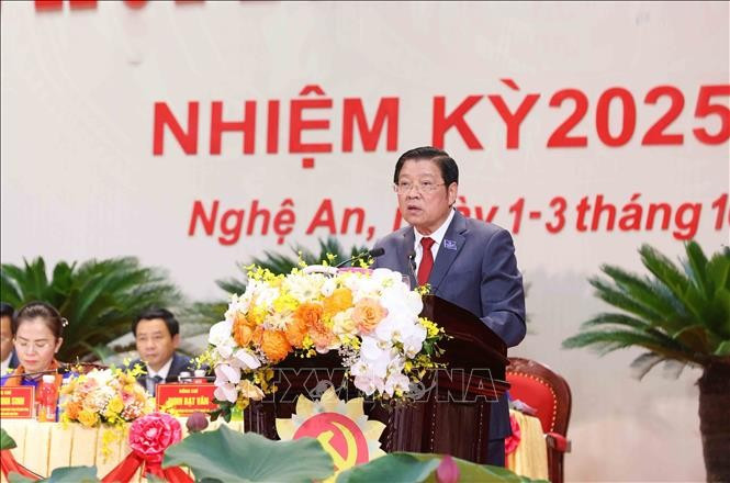 Phan Dinh Trac, membre du Bureau politique et chef de la Commission centrale des Affaires intérieures du Parti, s'exprime au 20e Congrès de l’organisation du Parti de la province centrale de Nghe An. Photo: VNA