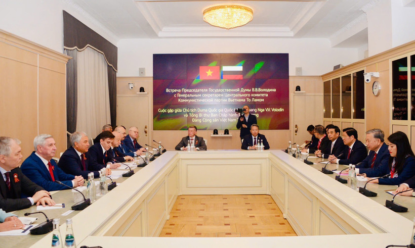 Une entrevue entre le président de la Douma d'État russe, Vyacheslav Volodin et le secrétaire général du Parti communiste du Vietnam, Tô Lâm. Photo: VNA
