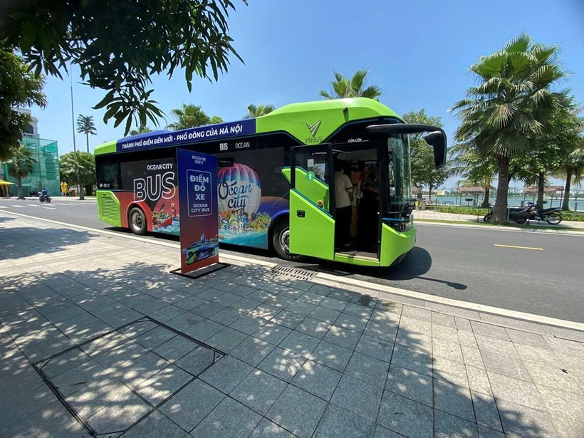 Côn Dao prévoit de lancer sa première ligne de bus électrique en décembre. Photo: VNA