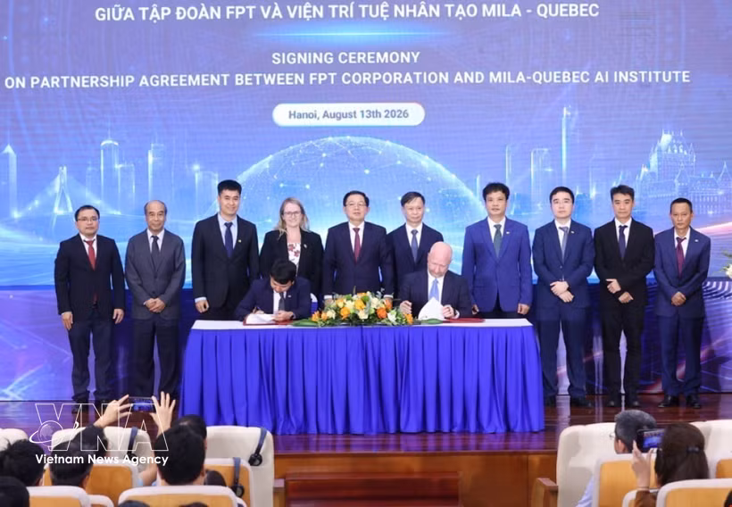 Signature de l'accord de coopération stratégique pour la prochaine phase entre le groupe FPT et Mila. Photo: VNA