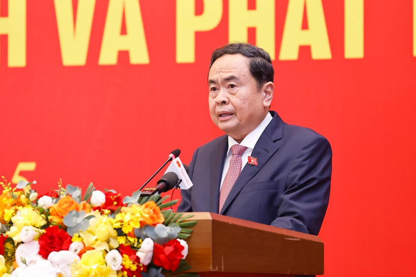 Le président de l'Assemblée nationale, Trân Thanh Mân s'exprime au séminaire. Photo: VNA
