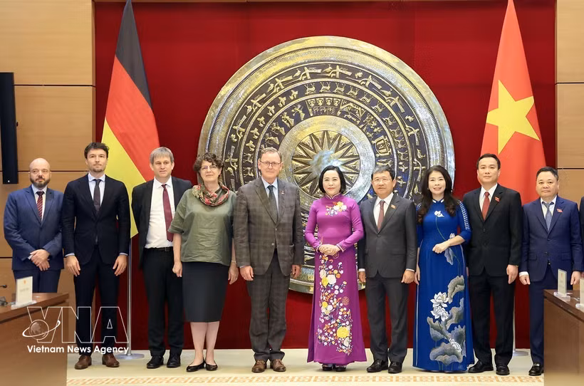 La vice-présidente de l’Assemblée nationale vietnamien, Nguyen Thi Thanh,rencontre le vice-président du Bundestag allemand, Bodo Ramelow. Photo: VNA