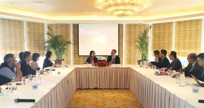a vice-ministre des Affaires étrangères, Nguyên Minh Hang au deuxième Sommet mondial de l'investissement HSBC (GIS) à Hong Kong (Chine). Photo: VNA