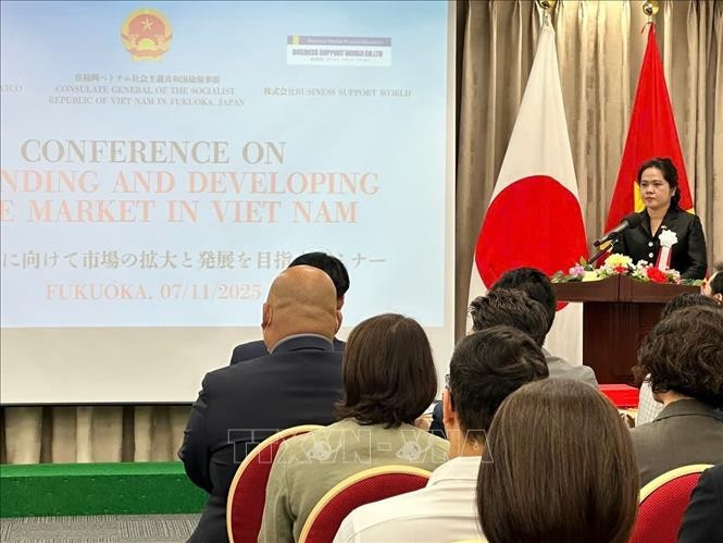 La Consule générale du Vietnam à Fukuoka, Vu Chi Mai s'exprime au séminaire. Photo: VNA