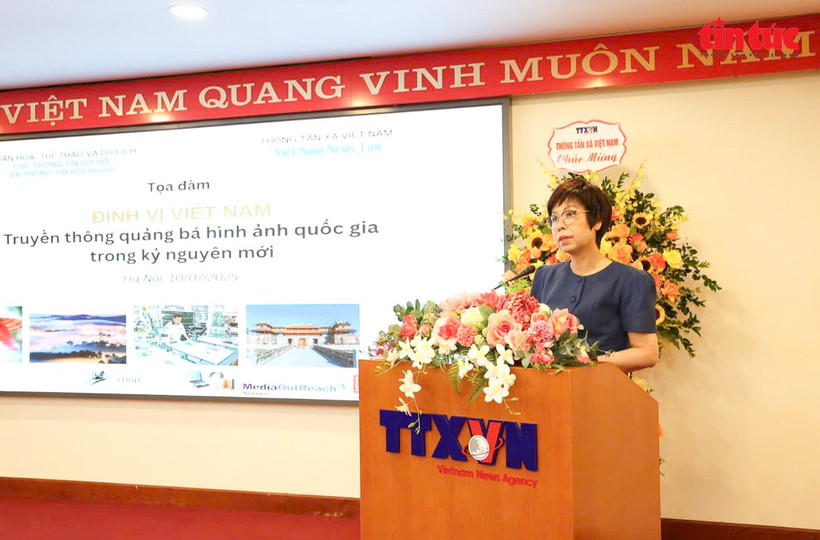 La directrice générale de la VNA, Vu Viet Trang s'exprime au colloque. Photo: VNA